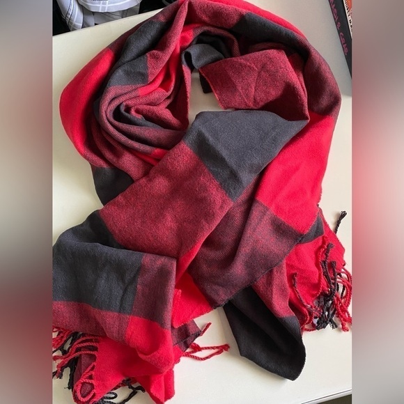 GAP Fringed Trim Scarf - Picture 2 of 5